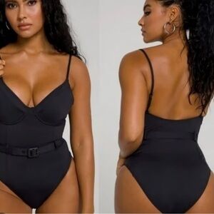 NWT Good American Wire cup belted Trendy Sexy Compression Black Swimsuit 0